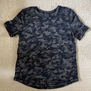 Lululemon women’s short sleeve workout top